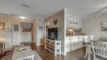 Condo (Surfside Beach Escape) | 3 bedrooms, iron/ironing board, free WiFi, bed sheets