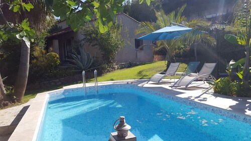 Detached 30 m2 T2 apartment in villa with swimming pool