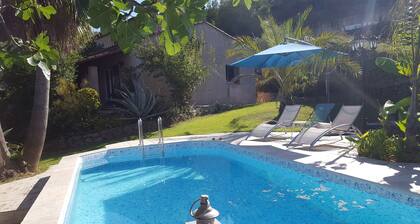 Detached 30 m2 T2 apartment in villa with swimming pool