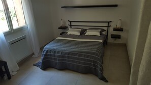 1 bedroom, iron/ironing board, travel cot, free WiFi