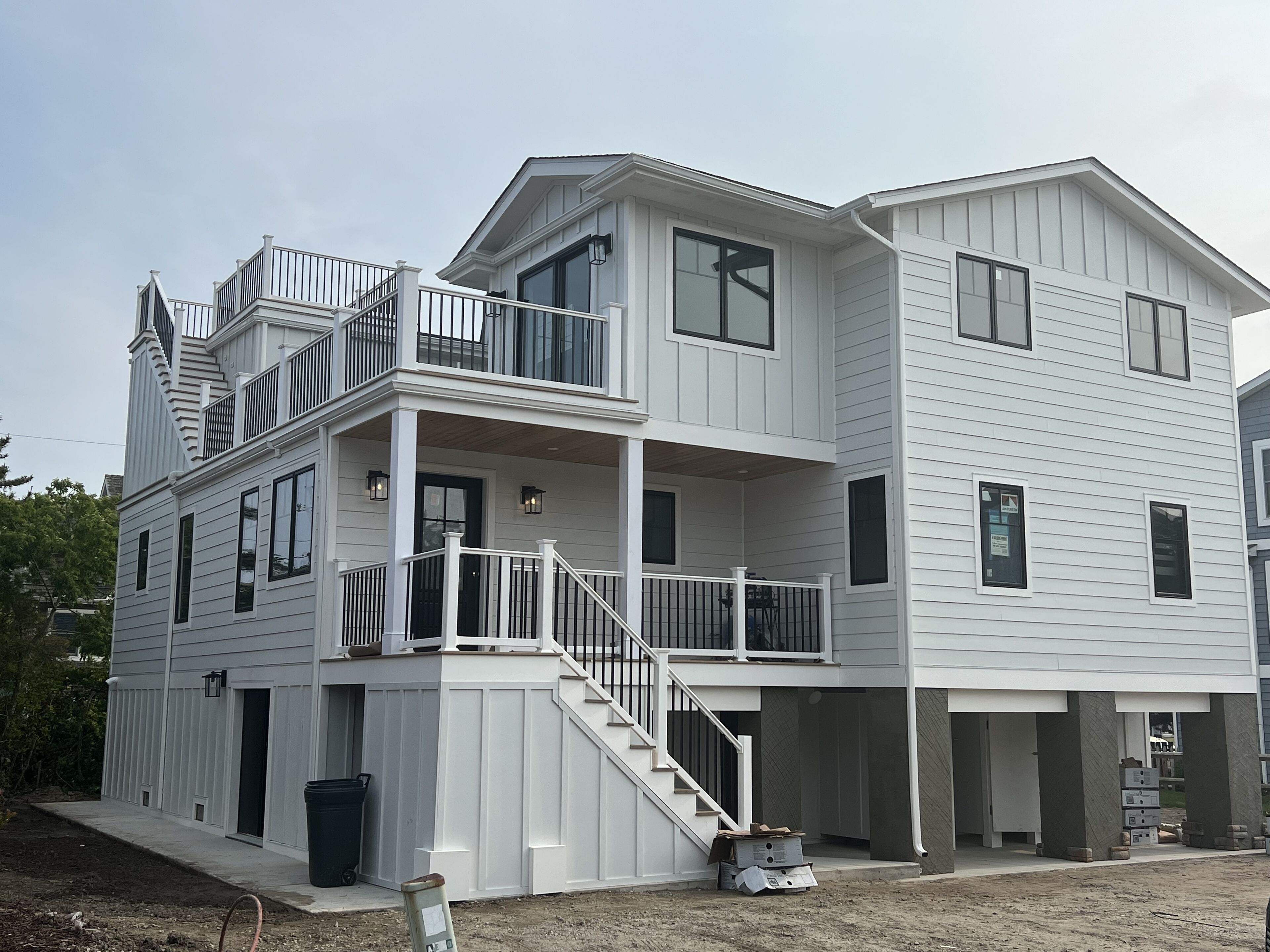 BEAUTIFUL NEW OCEANSIDE HOME, BEACH COMMUNITY, EASY WALK TO BEACH, 