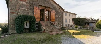 Renovated Grange in a Renaissance Villa Park