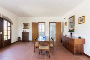 Dining - Renovated Grange in a Renaissance Villa Park (Capannori)