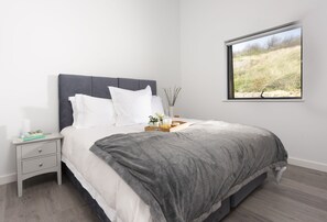 4 bedrooms, iron/ironing board, WiFi, bed sheets - Stunning and stylish abode, close to the golden sands of Mawgan Porth beach (Mawgan Porth)