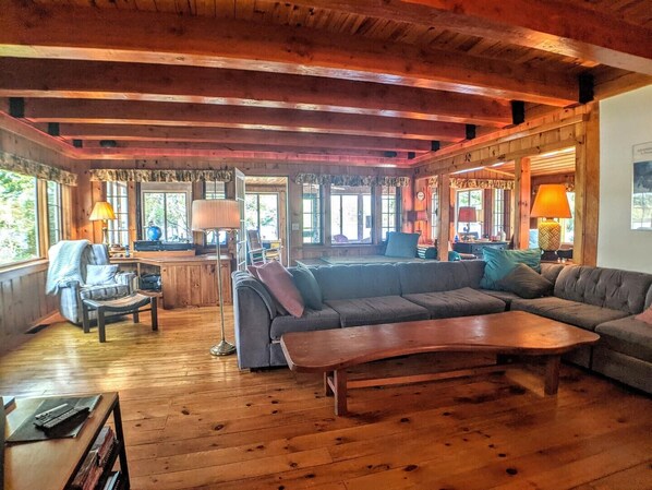 Smart TV, fireplace, DVD player, books