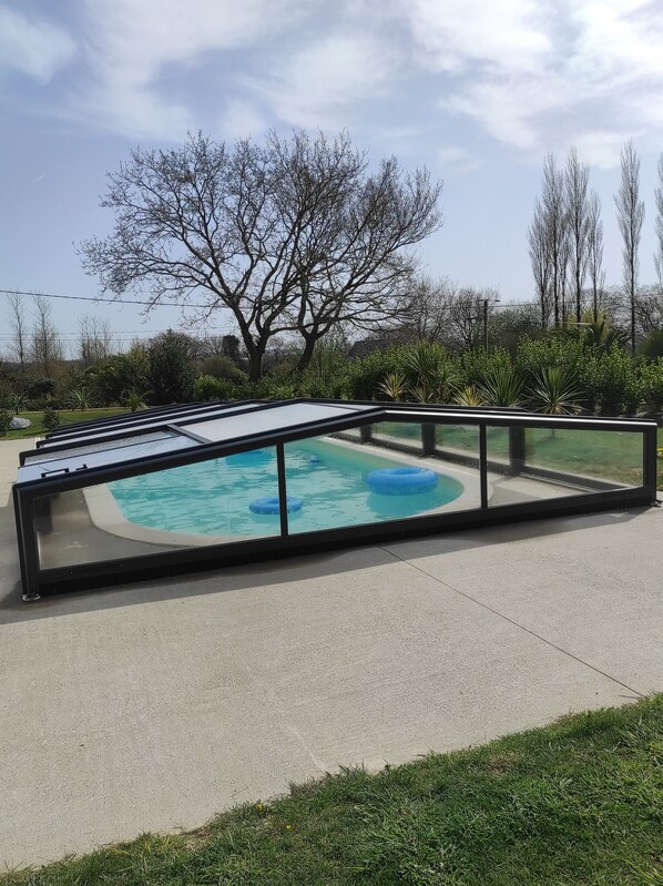 Piscine intérieure, piscine extérieure