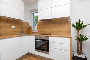 Kühlschrank, Ofen, Herdplatte, Geschirrspüler