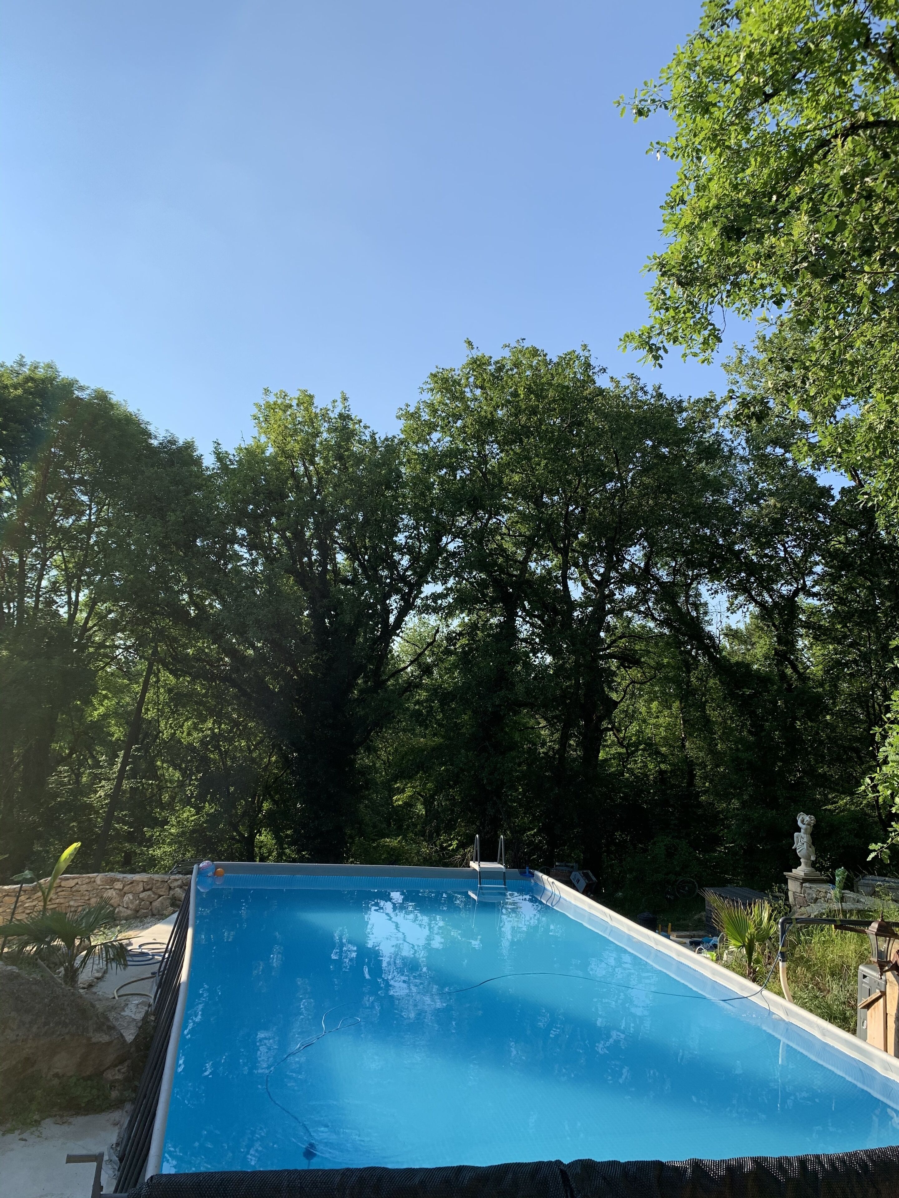 Utomhuspool och uppvärmd pool