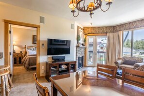 TV, fireplace, DVD player, stereo - Juniper Springs Lodge #413 - Luxury Ski in Ski out! 2 Bedroom (Mammoth Lakes)