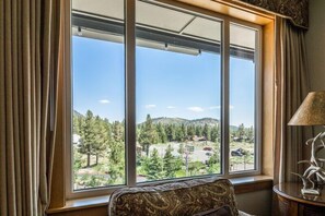 Interior - Juniper Springs Lodge #413 - Luxury Ski in Ski out! 2 Bedroom (Mammoth Lakes)