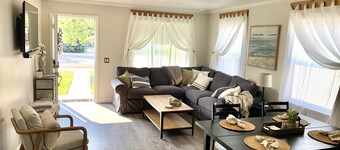 Immaculate, bright & airy newly updated home in gorgeous Meridian next to Boise!