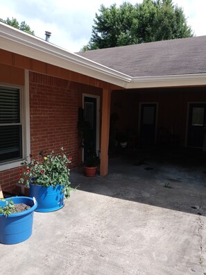 Exterior - Cozy Hideaway in Town (Springdale)