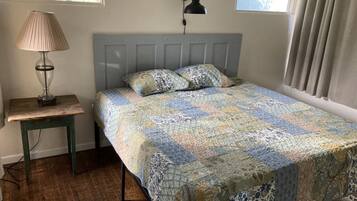 3 bedrooms, desk, free WiFi, bed sheets