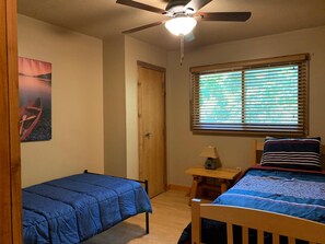 3 bedrooms, free WiFi, bed sheets - Fern Haus - Close to Pictured Rocks National Lake Shore, Grand Marais (Grand Marais)