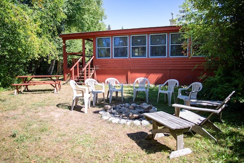 Plover Retreat - Cute Cabin Close to Town, 5 min. from beach