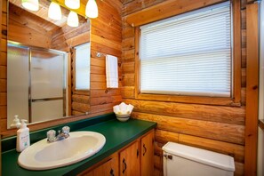 Hair dryer, towels - Plover Retreat - Cute Cabin Close to Town, 5 min. from beach (Grand Marais)