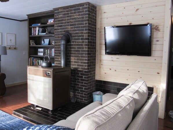 TV, DVD player, books