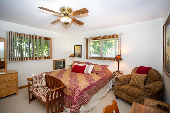 3 bedrooms, desk, free WiFi, bed sheets