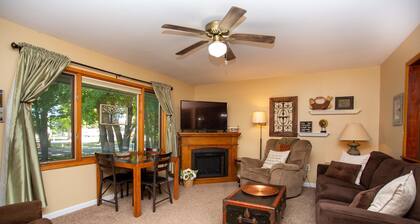 Firefly House - Comforts of home across from beach/campground