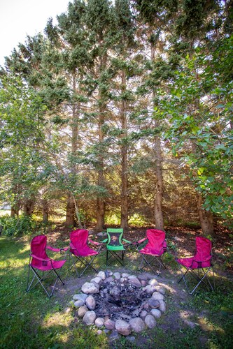 Firefly House - Comforts of home across from beach/campground