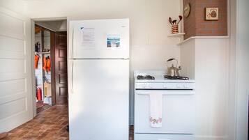 KylskÄp, mikrovÄgsugn, ugn och spishÀll