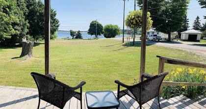 Mariner's Cottage - Newly remodeled across from Bayshore Beach Park