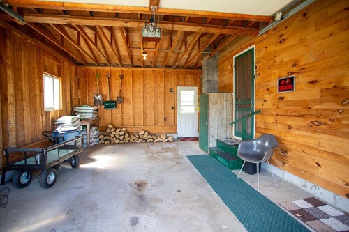 Sage Breeze - Walking distance to everything!