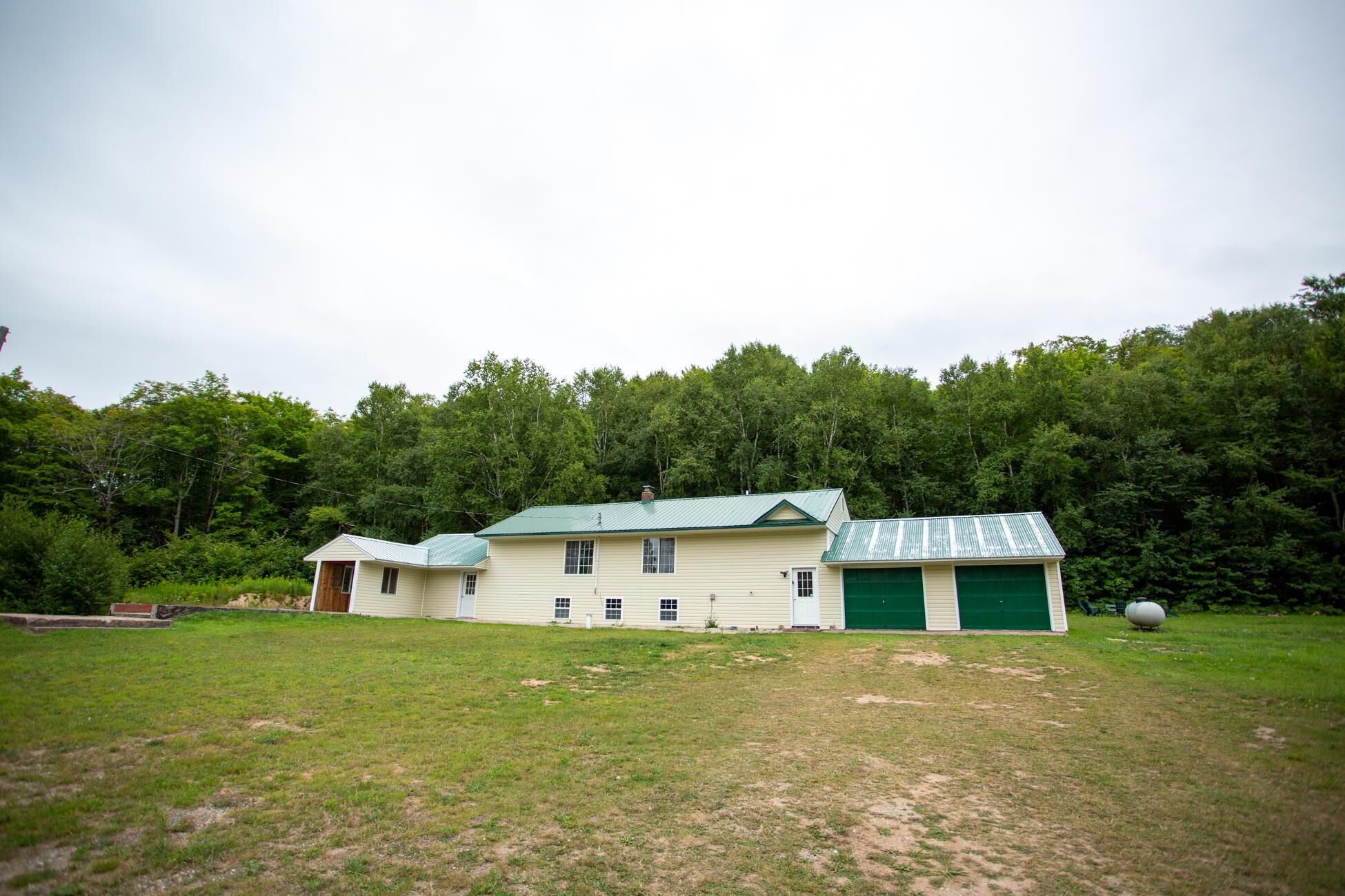 Fox Lodge - Beautiful Northwoods 3 Bedroom, 2 Bath Lodge