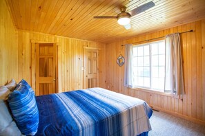 3 bedrooms, WiFi, bed sheets - Fox Lodge - Beautiful Northwoods 3 Bedroom, 2 Bath Lodge (Grand Marais)