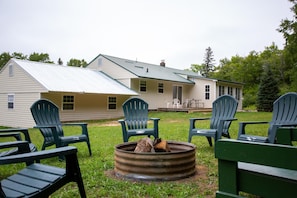 Property grounds - Fox Lodge - Beautiful Northwoods 3 Bedroom, 2 Bath Lodge (Grand Marais)