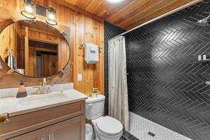 Shower, hair dryer, towels, soap - Resort Cabin w/ Firepit, Spacious Deck & Outdoor TV - 2 Miles to SDC (Branson)