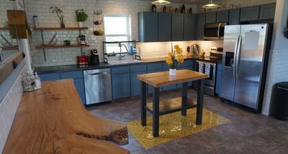 Bozeman Basecamp - Full House - Backyard - Hot Tub