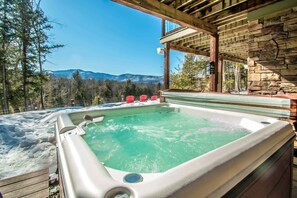 Outdoor spa tub - Spectacular Views, Private Estate Staycation (Intervale)