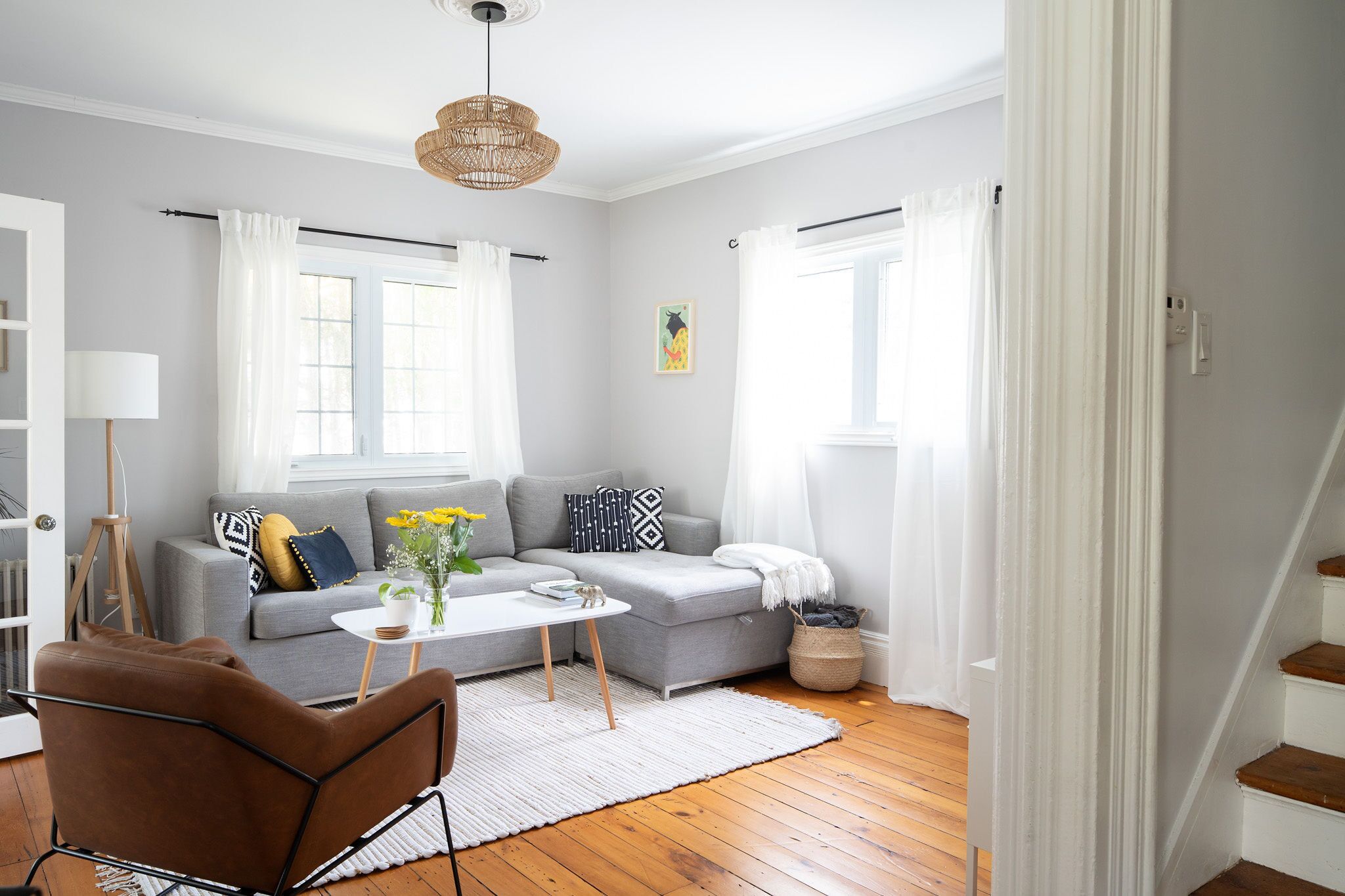 Smart TV, libros y oficina 