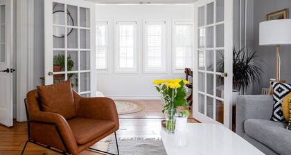 Steps to Main Street, Picton w Sandbanks Pass, Bbq and Large Private Back Yard