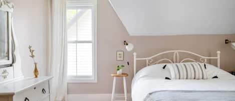 2 bedrooms, desk, iron/ironing board, travel cot