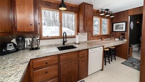 House (Spring Hill 70, Campton) | Private kitchen - Pet-friendly Private Vacation Home in the White Mountains - Sh70c (Campton)
