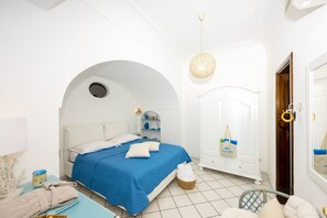 2 bedrooms, in-room safe, iron/ironing board, free WiFi