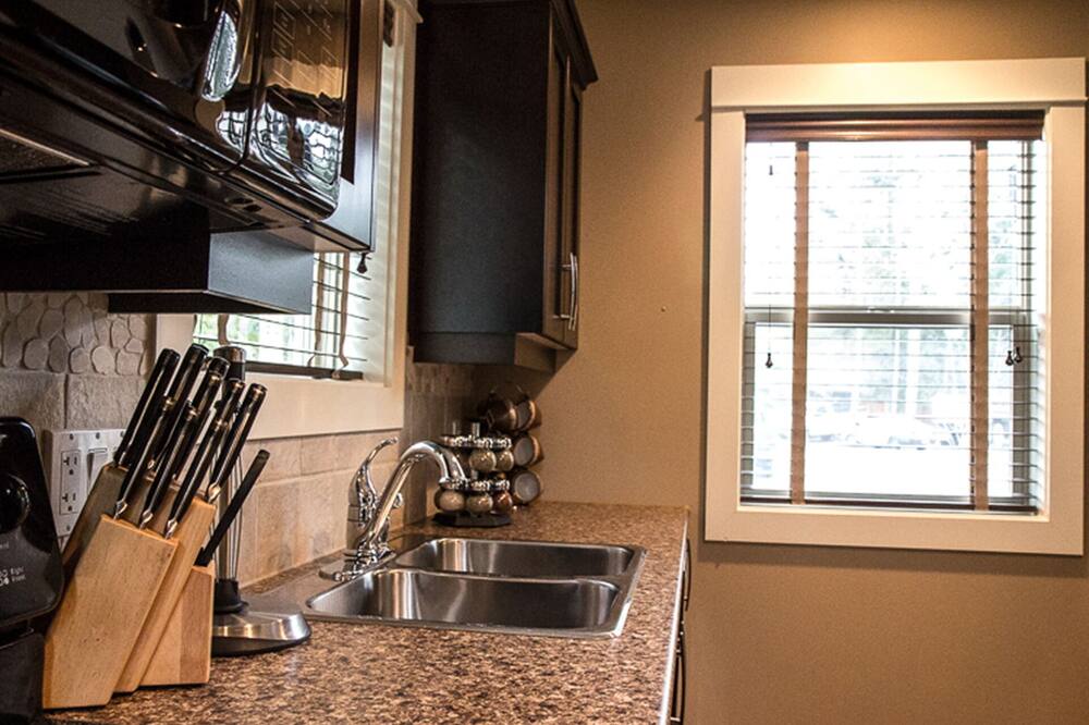 The Lazy Eagle Cottage is a perfect place to unwind. Special rates for long stay