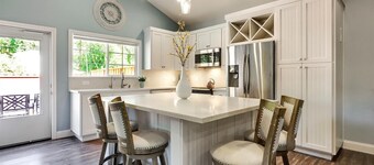 Spacious Modern Farmhouse Casita in Castro Valley Countryside with Private Patio