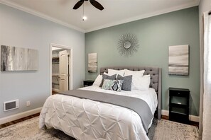 2 bedrooms, desk, iron/ironing board, free WiFi - Spacious Modern Farmhouse Casita in Castro Valley Countryside with Private Patio (Castro Valley)