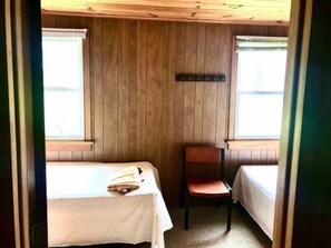 5 bedrooms, desk, WiFi