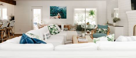 智能电视、壁炉、乒乓球、书