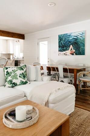 Smart TV, fireplace, ping pong, books