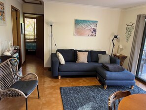 Smart-TV, DVD-Player, Bücher