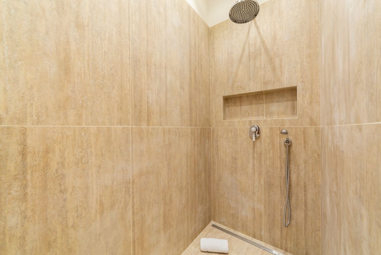 Dusche, Haartrockner, Bidet, Handtücher