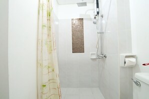 Bathroom - ZEN Rooms Palanan (Makati)