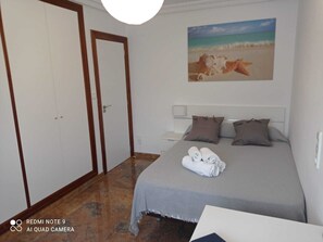 5 多间卧室、客房内保险箱、办公桌、隔音