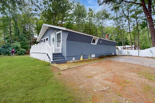Fun Family House w/Free WiFi and Furnished Patio - Short Walk to the Beach