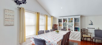 Fun Family House w/Free WiFi and Furnished Patio - Short Walk to the Beach